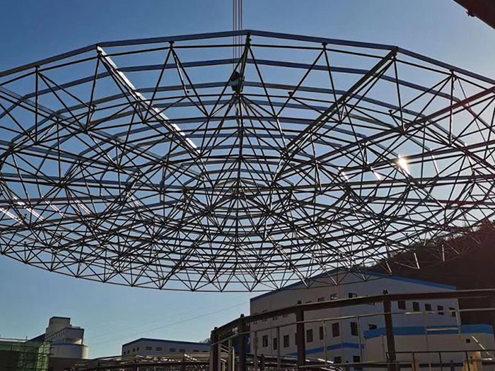 乌兰浩特螺栓球网架工程施工现场
